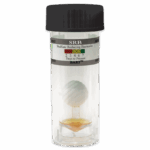 Un flacon de test en plastique transparent marqué Test des bactéries réductrices de sulfate - SRB-BART - 5-0025 avec un bouchon noir, contenant une boule flottante blanche au-dessus d’un liquide brun-orangé au fond.